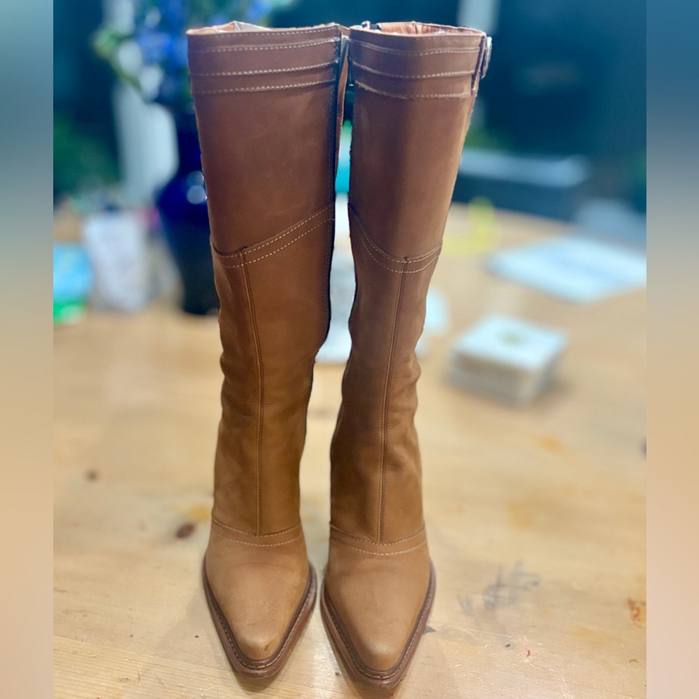 Gorgeous Donald J. Pliner Tan Suede  Heeled Boots